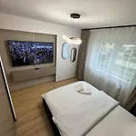 Luxury Glam Coresi Mall Area - Parking Option Brasov