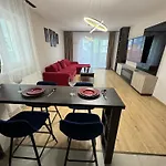 Luxury Glam Coresi Mall Area - Parking Option *