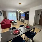 Luxury Glam Coresi Mall Area - Parking Option Apartment *