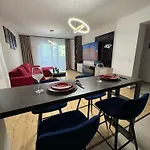 Luxury Glam Coresi Mall Area - Parking Option Brasov