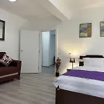 Luxury Glam Coresi Mall Area - Parking Option *