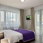 Apartment Luxury Glam Coresi Mall Area - Parking Option *