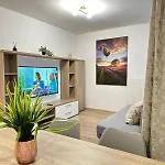 Apartment Luxury Glam Coresi Mall Area - Parking Option