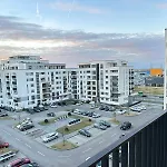 Luxury Glam Coresi Mall Area - Parking Option Apartment