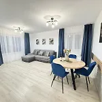 Luxury Glam Coresi Mall Area - Parking Option Apartment