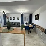 Luxury Glam Coresi Mall Area - Parking Option Apartment Brasov