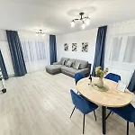 Apartment Luxury Glam Coresi Mall Area - Parking Option