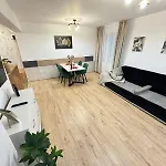 Luxury Glam Coresi Mall Area - Parking Option Apartment *