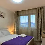 Apartment Luxury Glam Coresi Mall Area - Parking Option Brasov