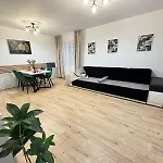 Luxury Glam Coresi Mall Area - Parking Option *