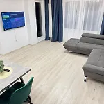 Luxury Glam Coresi Mall Area - Parking Option Apartment