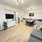 Luxury Glam Coresi Mall Area - Parking Option Apartment *