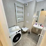 Luxury Glam Coresi Mall Area - Parking Option