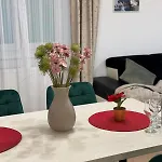 Luxury Glam Coresi Mall Area - Parking Option Apartment