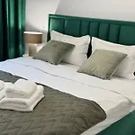 Luxury Glam Coresi Mall Area - Parking Option * Brasov