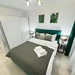 Luxury Glam Coresi Mall Area - Parking Option Apartment Brasov