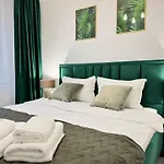 Luxury Glam Coresi Mall Area - Parking Option *