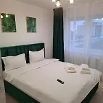 Luxury Glam Coresi Mall Area - Parking Option