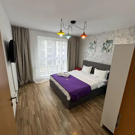 Apartment Luxury Glam Coresi Mall Area
