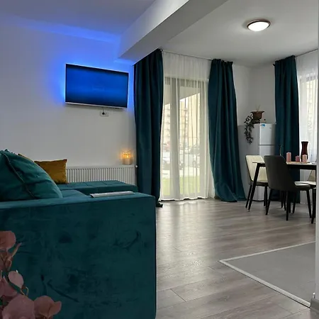 Luxury Glam Coresi Mall Area Apartment *