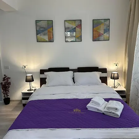 Apartment Luxury Glam Coresi Mall Area