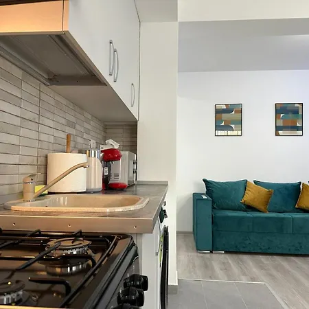 Luxury Glam Coresi Mall Area *