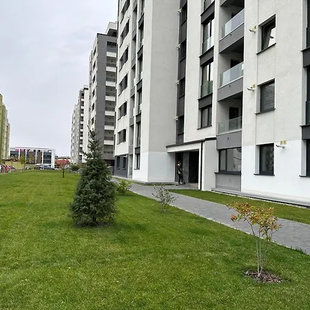 Apartment Luxury Glam Coresi Mall Area *