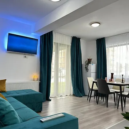 Luxury Glam Coresi Mall Area