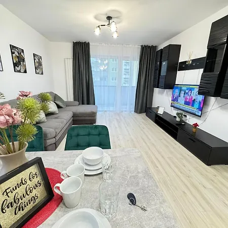Apartment Luxury Glam Coresi Mall Area *