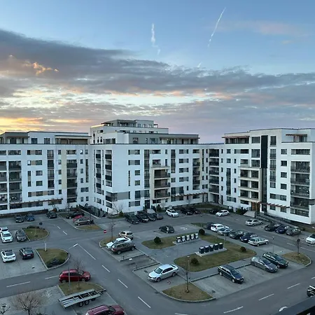 Apartment Luxury Glam Coresi Mall Area