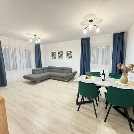 Apartment Luxury Glam Coresi Mall Area *