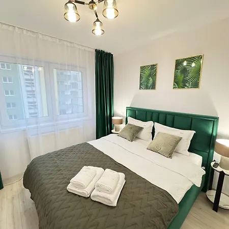 Apartment Luxury Glam Coresi Mall Area
