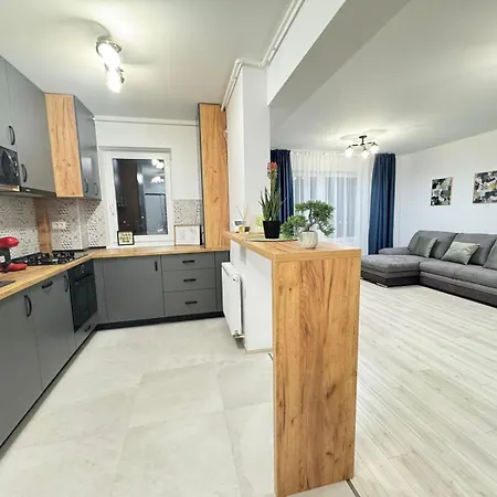 Luxury Glam Coresi Mall Area Apartment