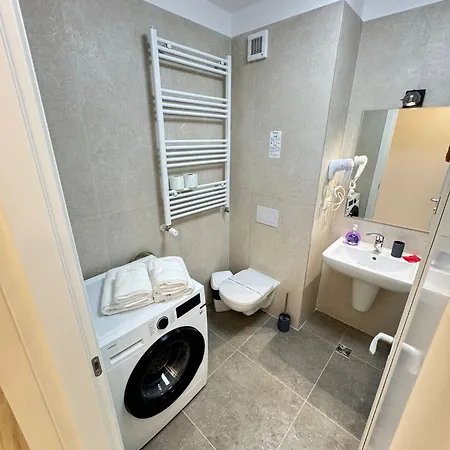 Luxury Glam Coresi Mall Area