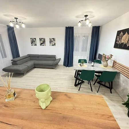 Apartment Luxury Glam Coresi Mall Area