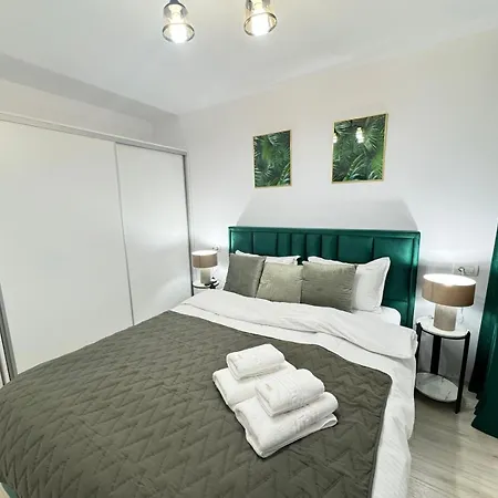 Apartment Luxury Glam Coresi Mall Area