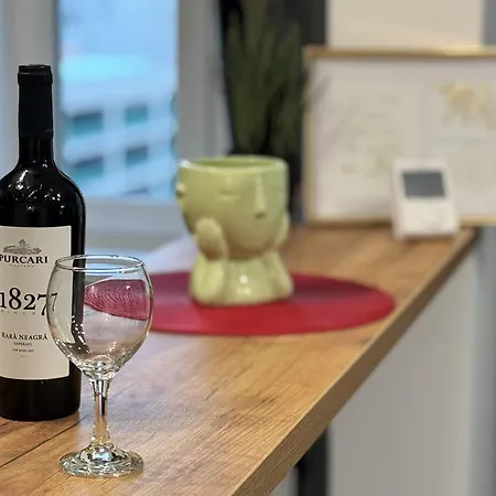 Luxury Glam Coresi Mall Area