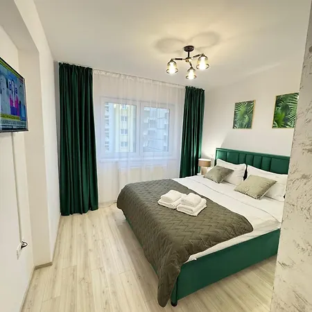 Apartment Luxury Glam Coresi Mall Area *