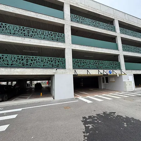 Appartement Luxury Glam Coresi Mall Area