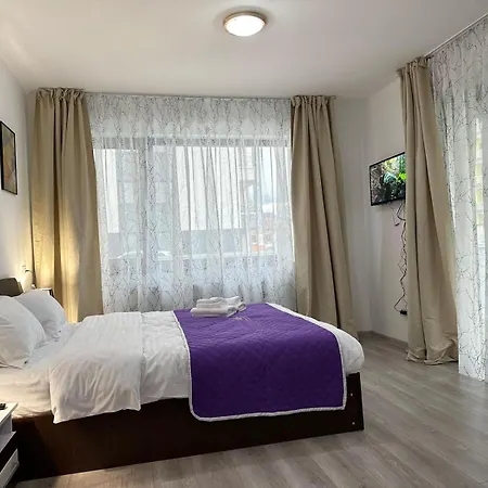 Luxury Glam Coresi Mall Area - Parking Option