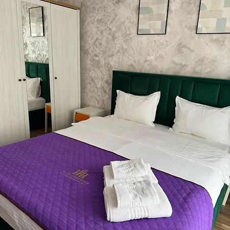 Luxury Glam Coresi Mall Area - Parking Option Braşov