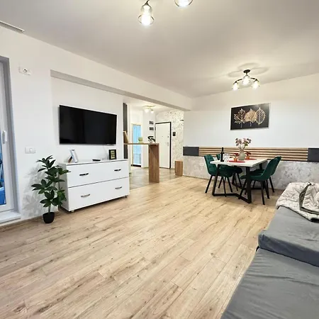 Luxury Glam Coresi Mall Area - Parking Option Appartement