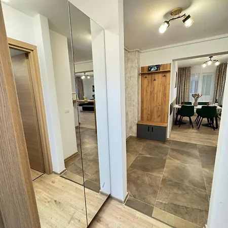 Luxury Glam Coresi Mall Area - Parking Option Appartement