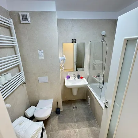 Апартаменты Luxury Glam Coresi Mall Area - Parking Option Брашов