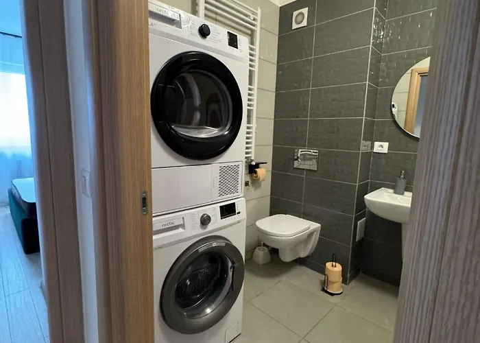 Luxury Glam Coresi Mall Area *