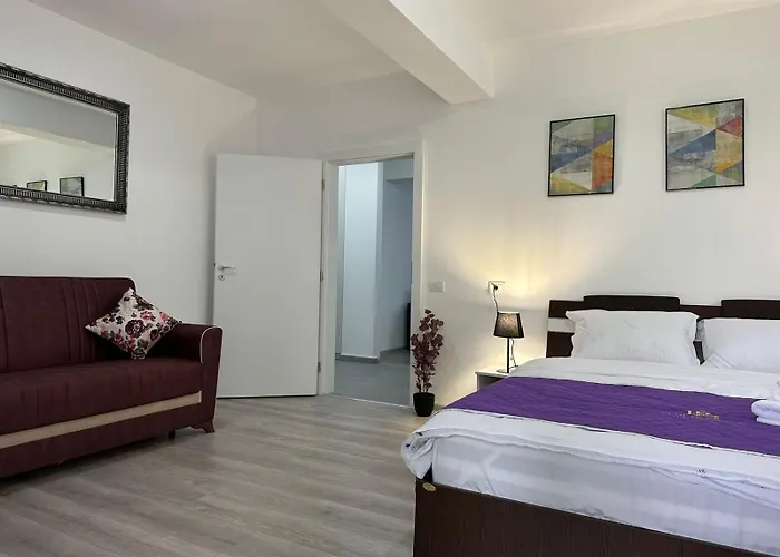 Luxury Glam Coresi Mall Area *