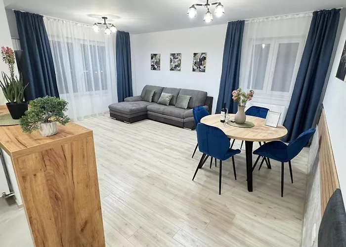 Luxury Glam Coresi Mall Area *