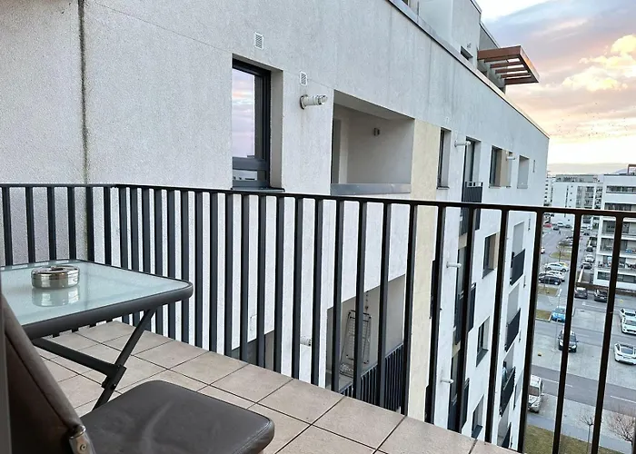 Luxury Glam Coresi Mall Area