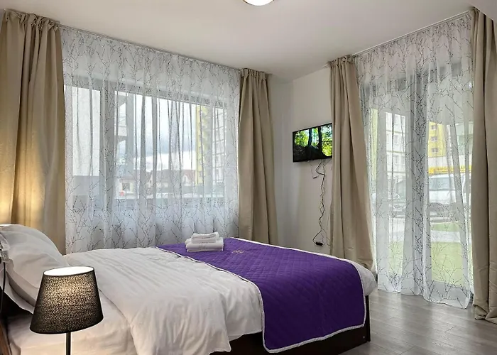 Apartment Luxury Glam Coresi Mall Area *