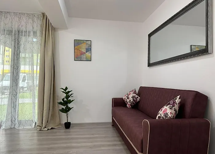 Apartment Luxury Glam Coresi Mall Area